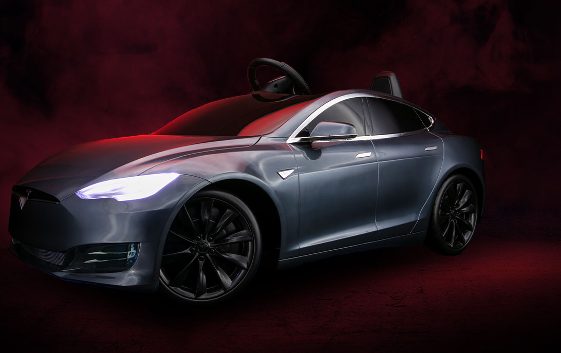 Origin desenvolve um PC Gamer topo de linha dentro de um mini carro da Tesla